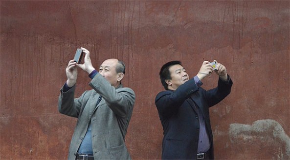 2010 yılı itibariyle Çin?de cep telefonu kullanıcısı sayısı 860 milyon. Fotoğraf: Deniz Ergürel (Kasım 2011)